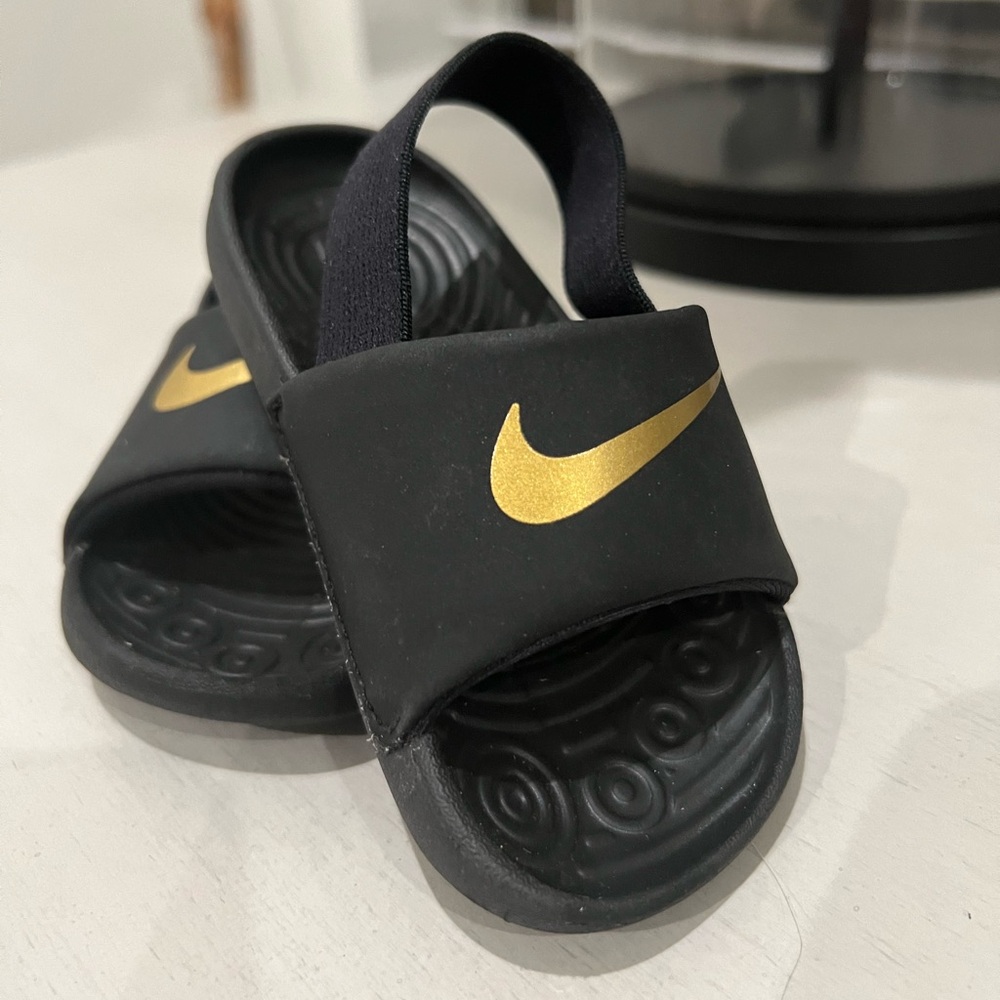 Nike toddler slides size 6C